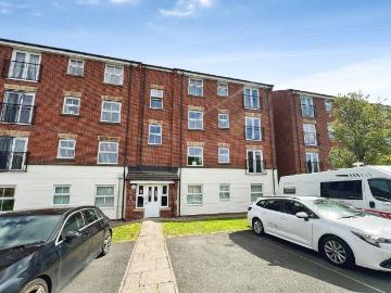 Flat for sale in Farnworth - Equipped kitchen