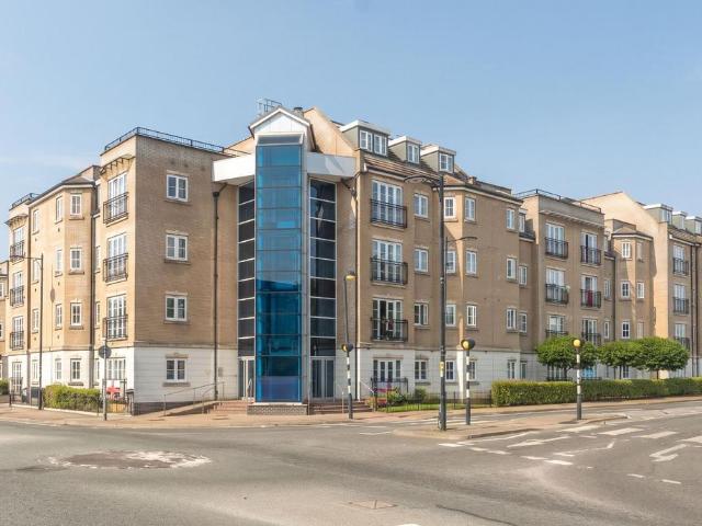 2 bedroom flat for sale