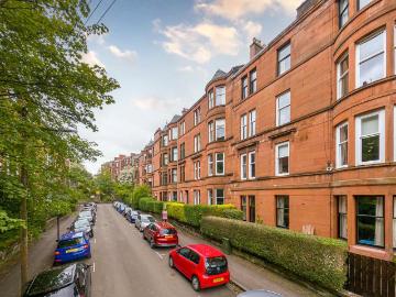Flat for sale in Battlefield Road G42 Glasgow - Equipped kitchen