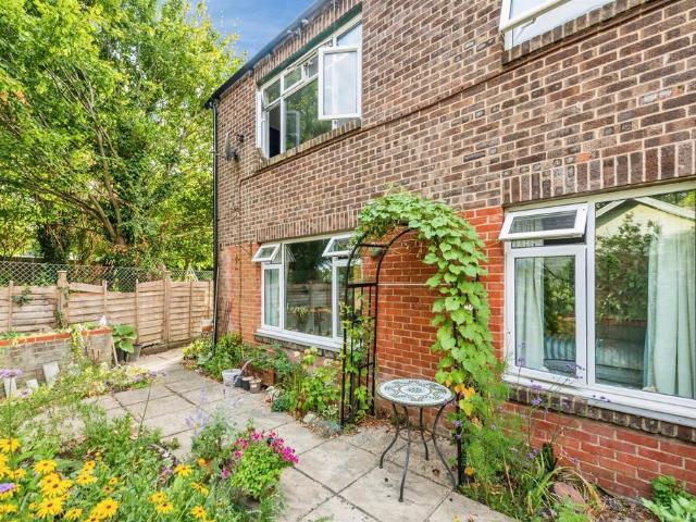 2 bedroom maisonette for sale