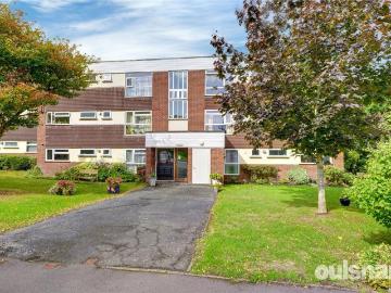 Flat for sale in Burhill - Equipped kitchen
