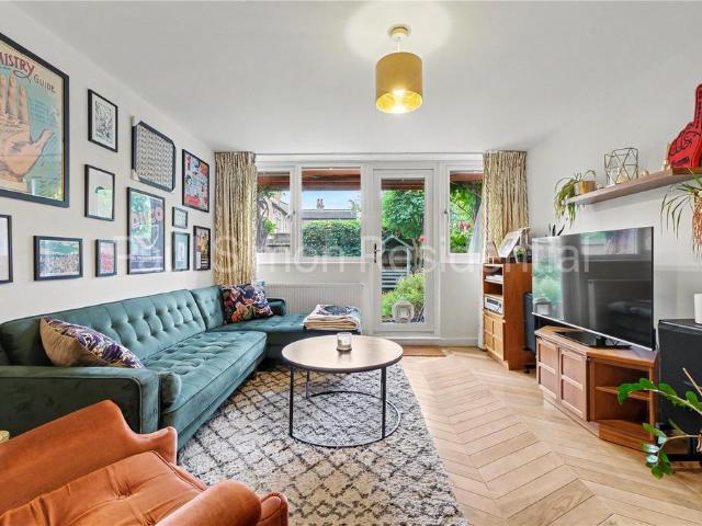 2 bedroom maisonette for sale
