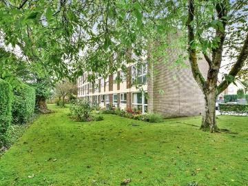 Ashton upon Mersey, M33 - Garden, Parking