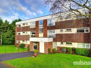 Flat for sale in Burhill - Equipped kitchen