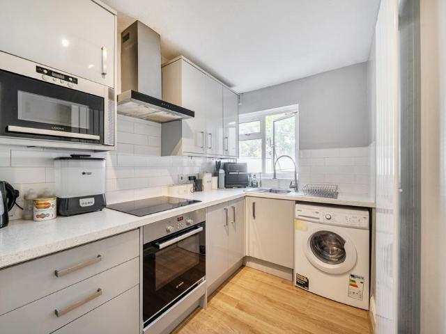 2 bedroom maisonette for sale