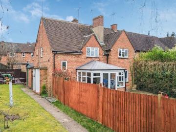 2 bedroom maisonette for sale