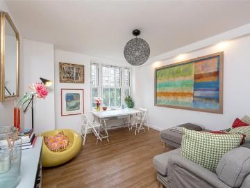 Belgravia, London, Greater London - Lift