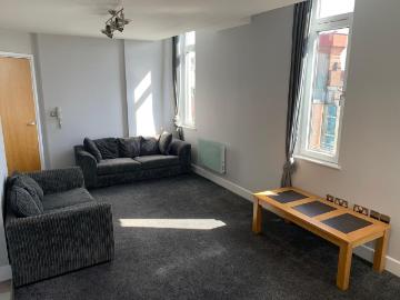 Crumpsall Manchester, M8 - Equipped kitchen