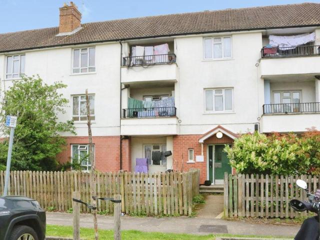 2 bedroom ground flat for sale