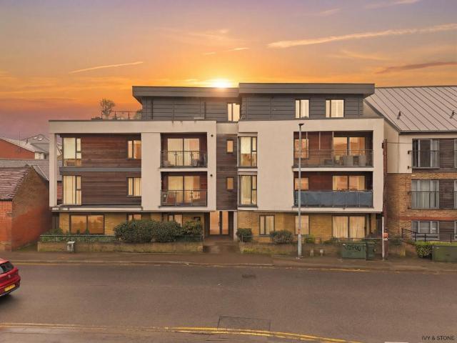 2 bedroom flat for sale