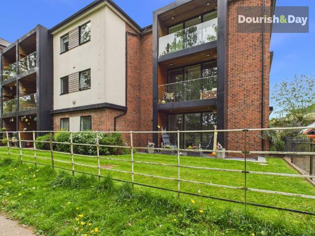 2 bedroom flat for sale