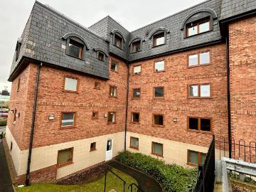 Wrexham, Midlands - Equipped kitchen, Parking