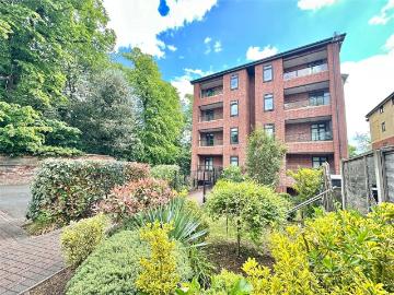 Whalley Range Manchester, M16 - Lift, Parking