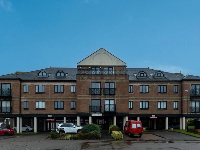 2 bedroom flat for sale