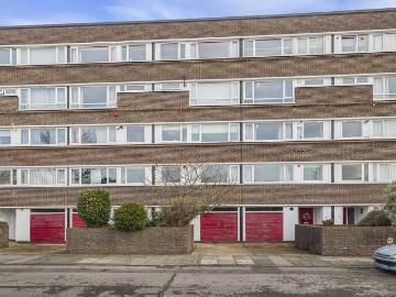 2 bedroom maisonette for sale