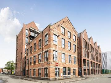 Crumpsall Manchester, M8 - Equipped kitchen