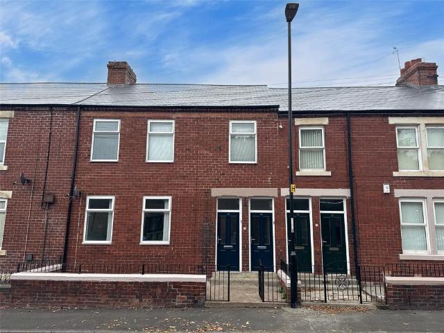 2 bedroom ground flat for sale
