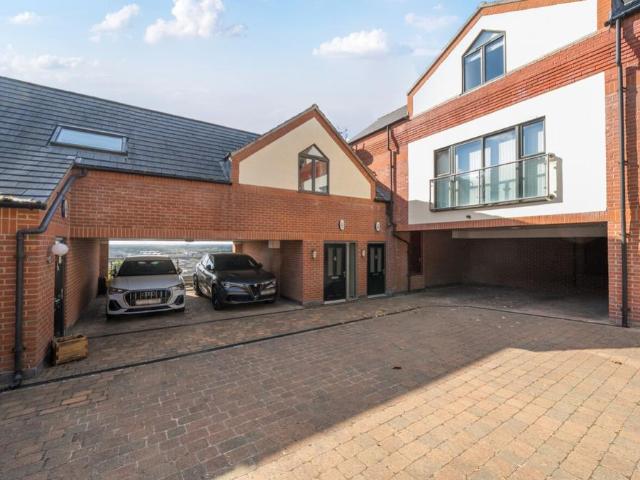 2 bedroom maisonette for sale