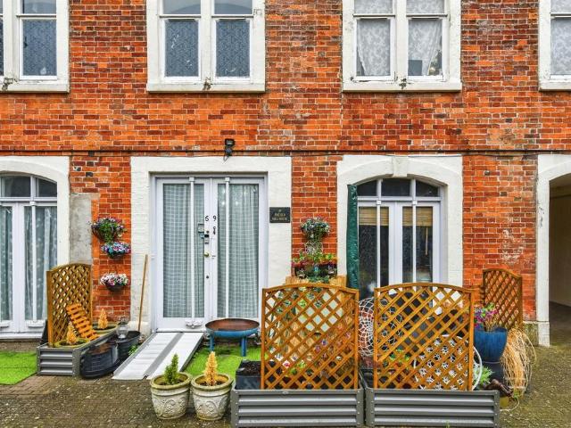 2 bedroom apartment for sale
