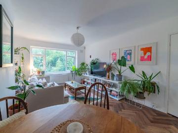 Moss Lane M33 Sale, M33 - Garden, Equipped kitchen