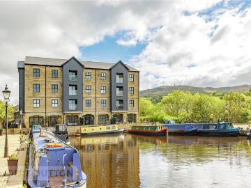 Saddleworth, OL3, Bradford and West Yorkshire, North England