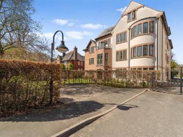 Ashton upon Mersey, M33 - Balcony, Lift