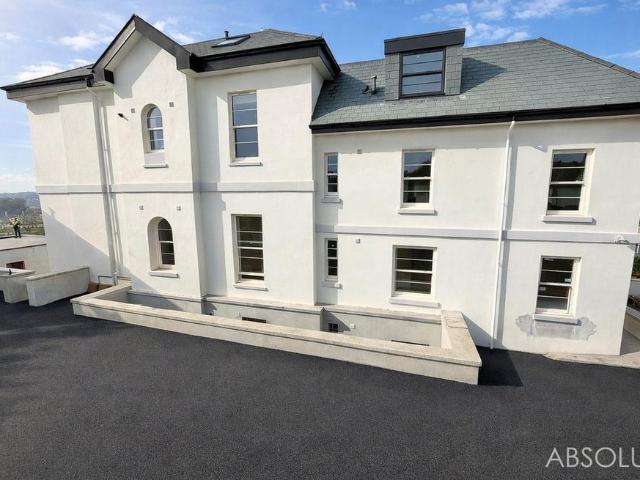 2 bedroom ground flat for sale