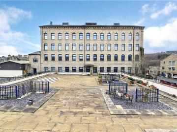 Flat for sale in Bingley West - Lift, Equipped kitchen