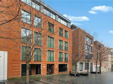 Mayfair, London, Greater London - Equipped kitchen