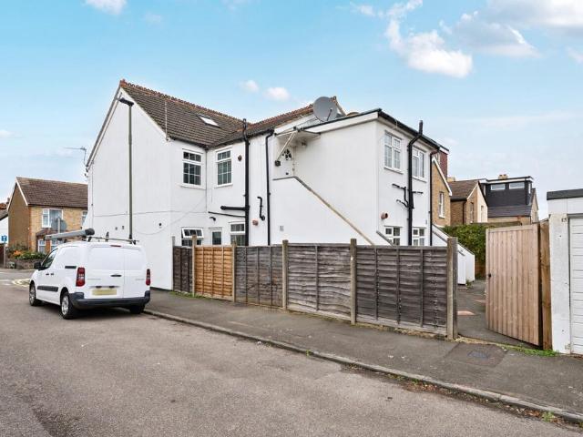 2 bedroom maisonette for sale