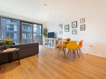 Flat for sale in Nine Elms - Garden