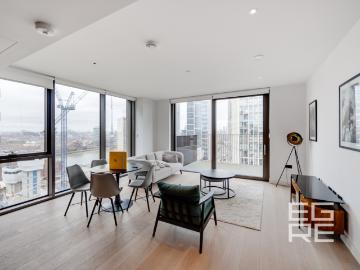Flat for sale in Nine Elms - Garden