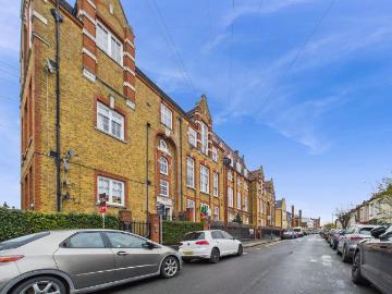 Furzedown, London, Greater London - Equipped kitchen