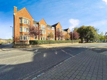 North East, North England - Lift, Equipped kitchen