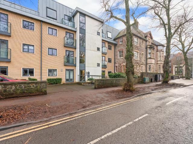 2 bedroom flat for sale