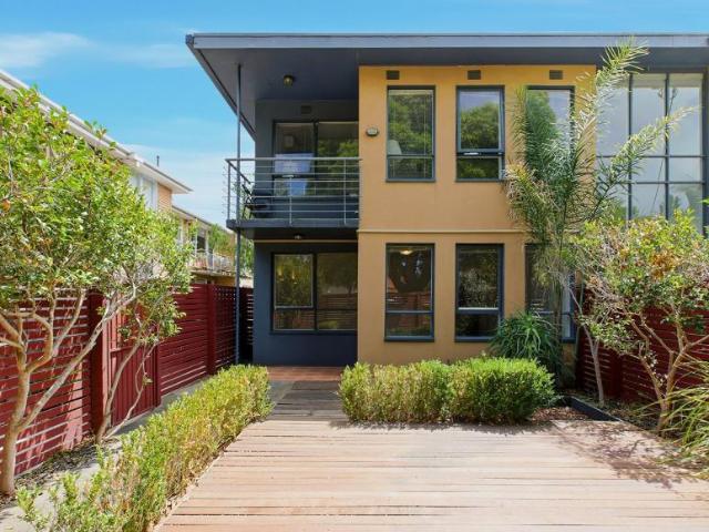 2 Bedroom Apartment Glen Huntly VIC 105706938