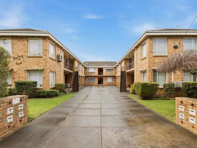 2 Bedroom Apartment Glen Huntly VIC 105339154