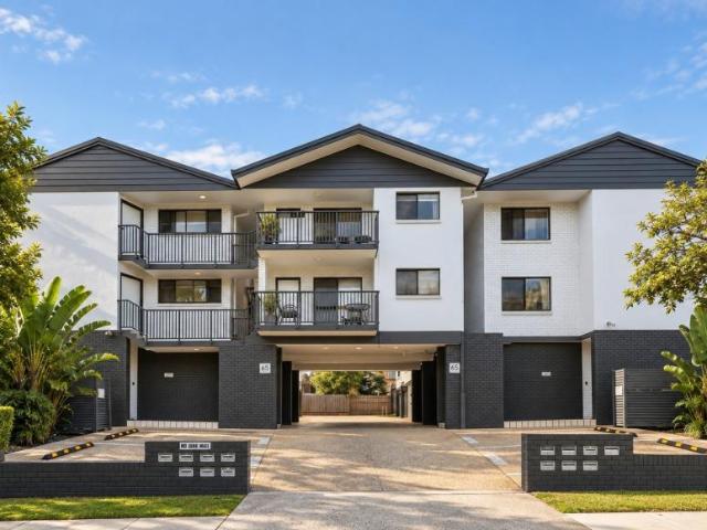 2 Bedroom Apartment Greenslopes QLD 105824468