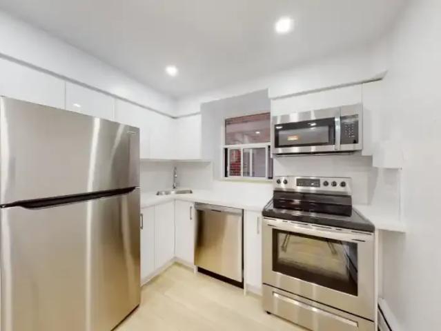2 Bedroom Apartment Hamilton ON 104863344