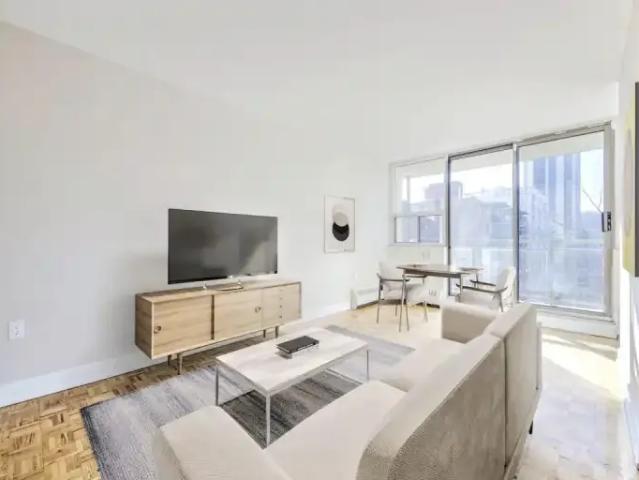 2 Bedroom Apartment Hamilton ON 105642338