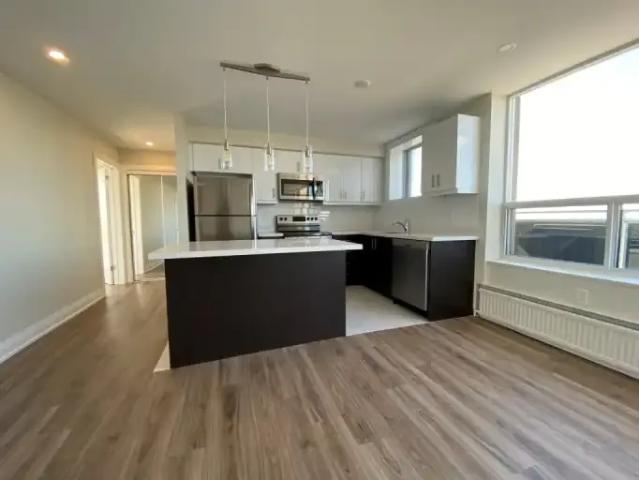 2 Bedroom Apartment Hamilton ON 105642790