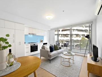 2 Bedroom Apartment Hampton VIC 102472547