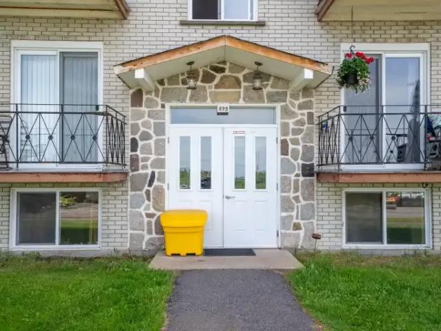 2 Bedroom Apartment Hawkesbury ON 104106586