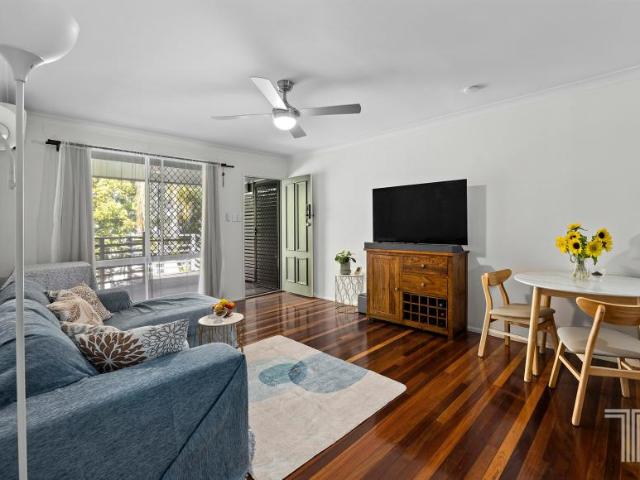 2 Bedroom Apartment Hawthorne QLD 105584213