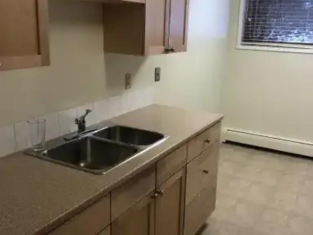 2 Bedroom Apartment High River AB 105226583