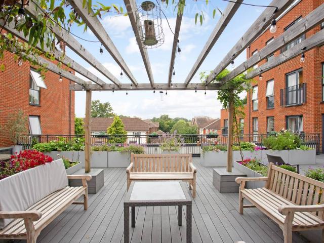 2 Bedroom Apartment, Holly Place – Cobham