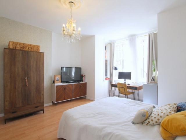 2 Bedroom Apartment, Hornton Street, London
