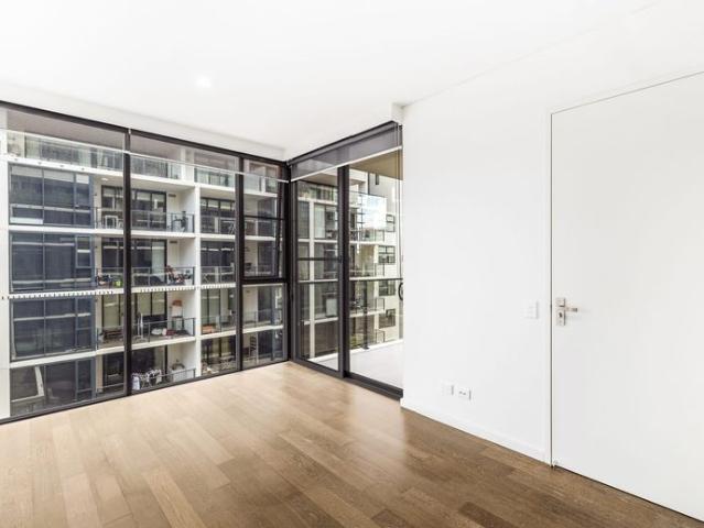 2 BEDROOM APARTMENT IN MASCOT FOR LEASE