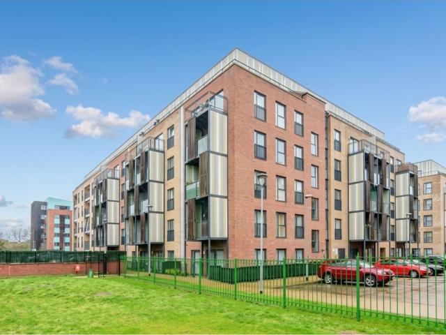 2 bedroom apartment in Maxwell Road, Romford, RM7 0FA