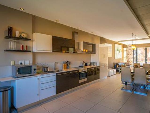 2 Bedroom Apartment in Melrose Arch
